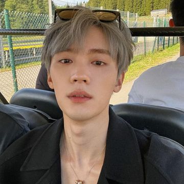 Netizen Accidentally Meets A Handsome Popular Actor While Filming A K