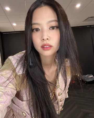 BLACKPINK's Jennie Shocks Netizens With Fake Bangs - And Looks Insanely ...