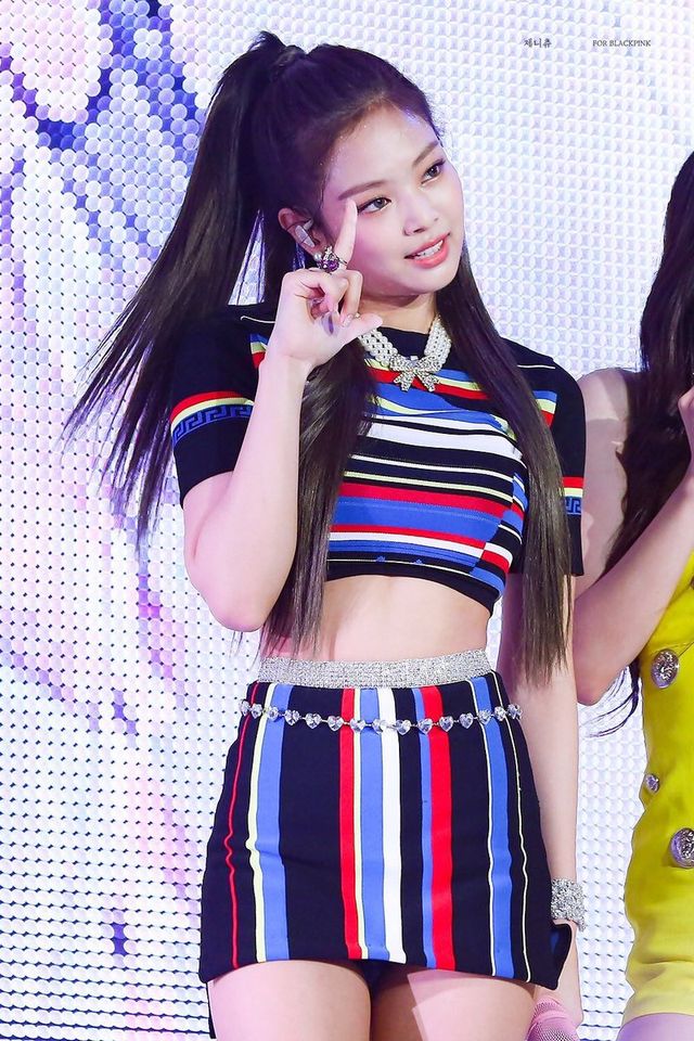 I Found 30 Photos of BLACKPINK Jennie's Stupid Hot Abs, So You're ...