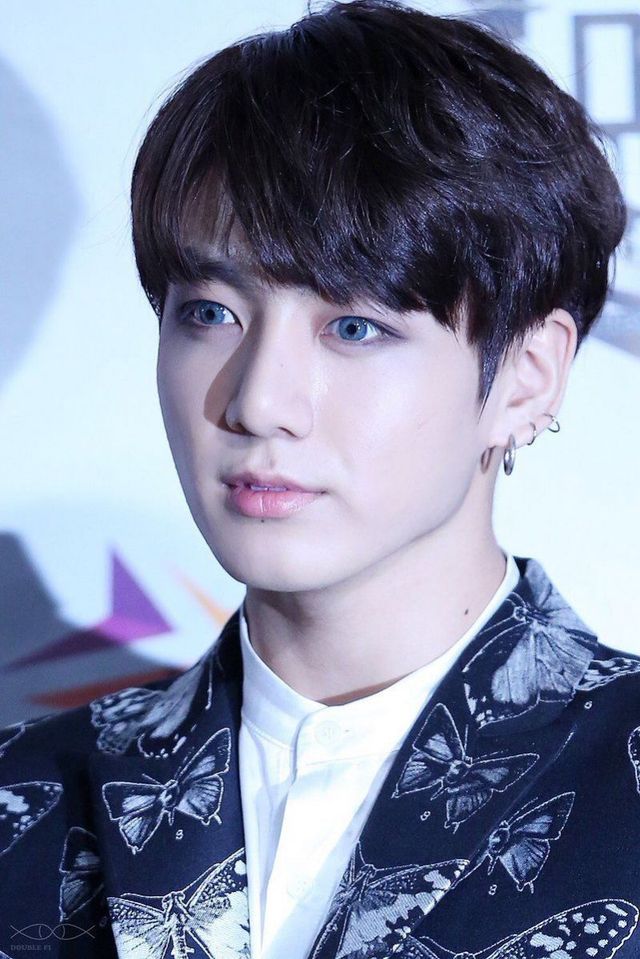 Jungkook looks so alluring.