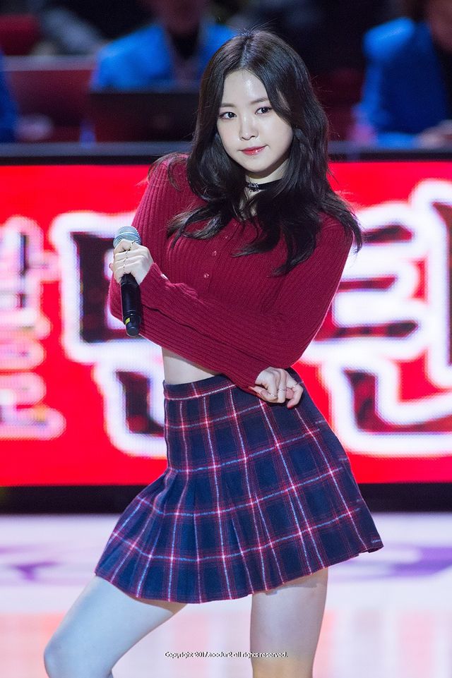 Apink Naeun Shows Off Sexy Abs With Recent Stage Outfit - Koreaboo