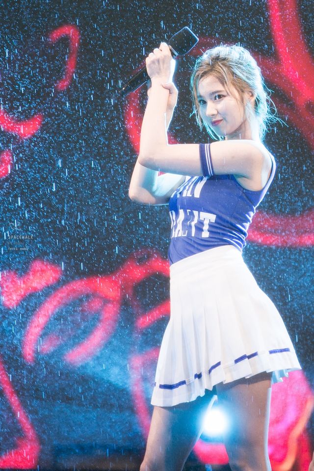 9 Photos Of Twice Sana S Stage Outfits That Are Drop Dead Gorgeous Koreaboo