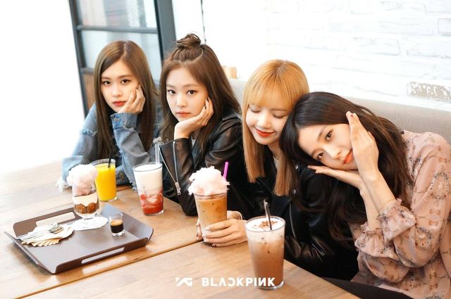 BLACKPINK Jennie and Rosé's latest Fan Sign looks have fans falling for ...