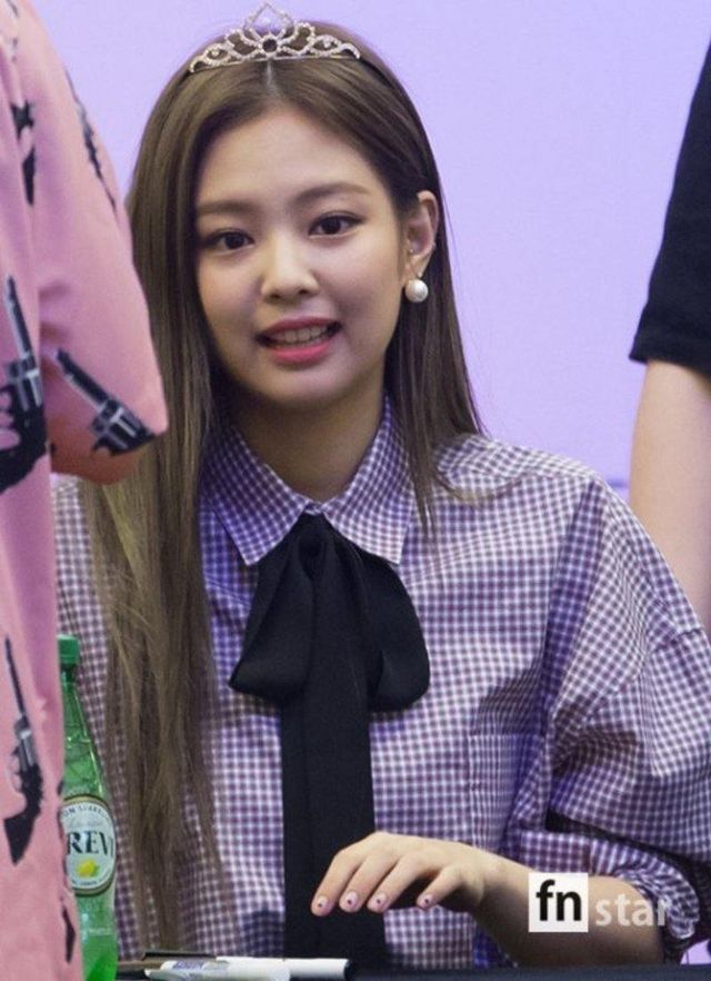 BLACKPINK Jennie and Rosé's latest Fan Sign looks have fans falling for ...