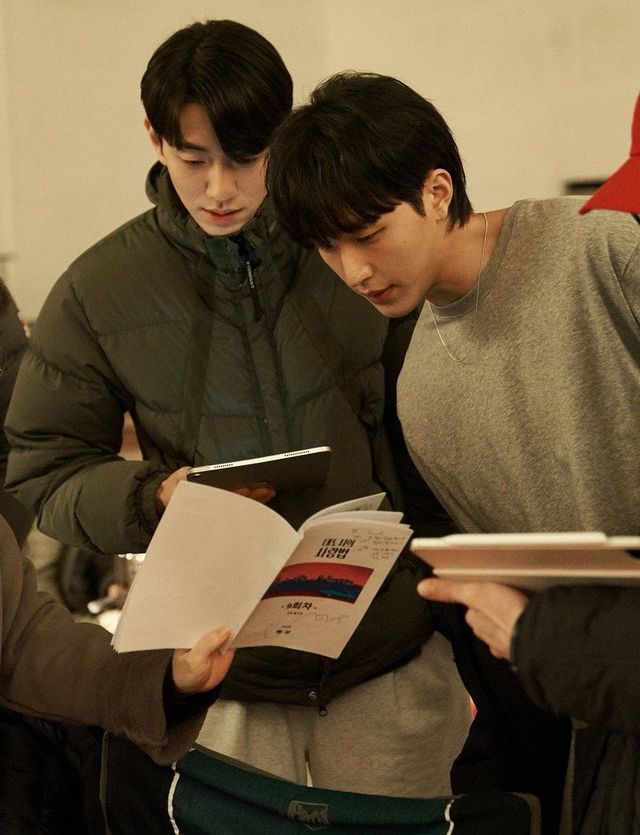 Nam Yoon Su (left) and Jin Ho Eun (right) | TVING
