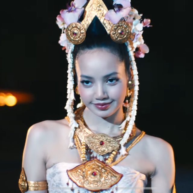 BLACKPINK's Lisa Showcases Her Duality In New 