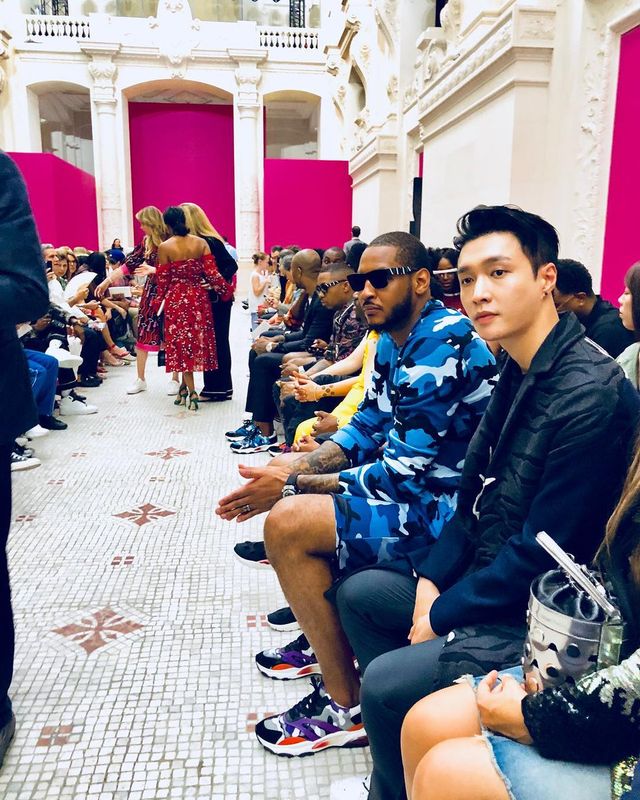 Exo S Lay Seen Chilling Out With Nba Superstar Carmelo Anthony