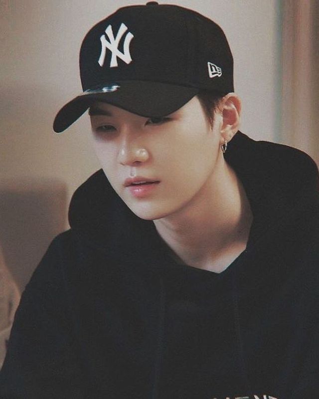 30 Photos Of BTS's Suga Killing It With His Visuals While Wearing Hats ...