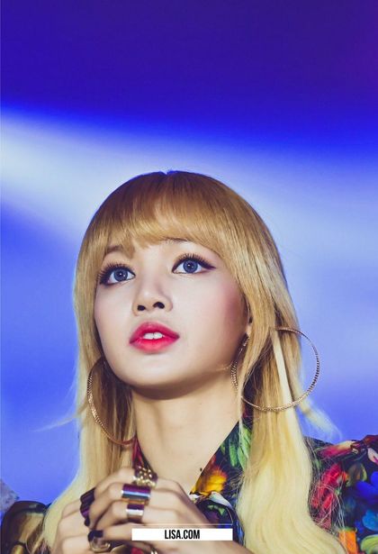 10+ Pictures Of BLACKPINK's Lisa That Shows That She's Like A Walking ...