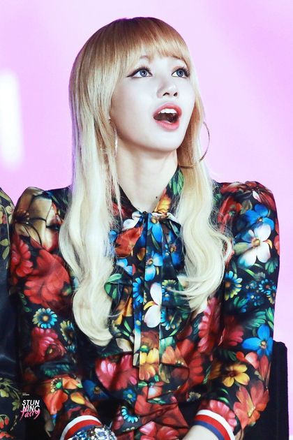 10+ Pictures Of BLACKPINK's Lisa That Shows That She's Like A Walking ...