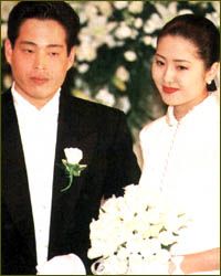 Ko Hyun Jung bersama anak-anaknya.