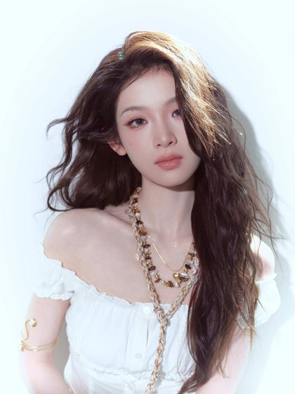 Zhang Miao Yi berbicara dalam siaran langsung