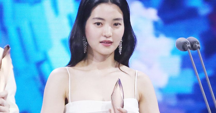 Haters Once Tried (And Miserably Failed) To Accuse Kim Tae Ri Of Wearing A Fake Luxury Dress