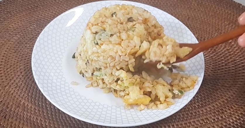 How To Make Korean Egg Fried Rice With Just Three Ingredients Koreaboo 4816